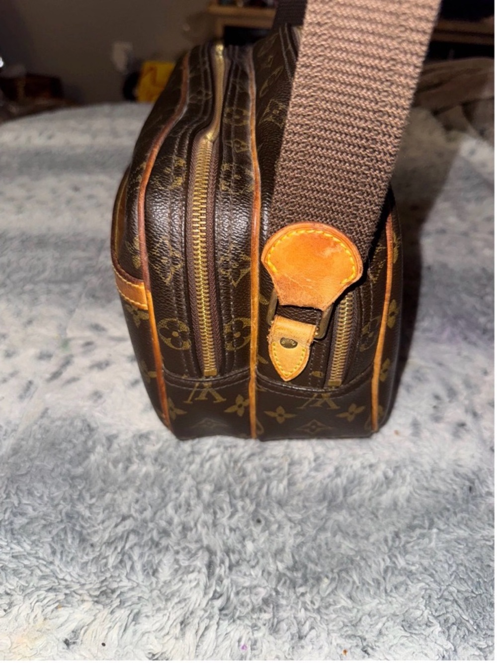 Louis Vuitton Monogram Canvas Messenger Bag in Brown and Tan - Picture 3 of 15